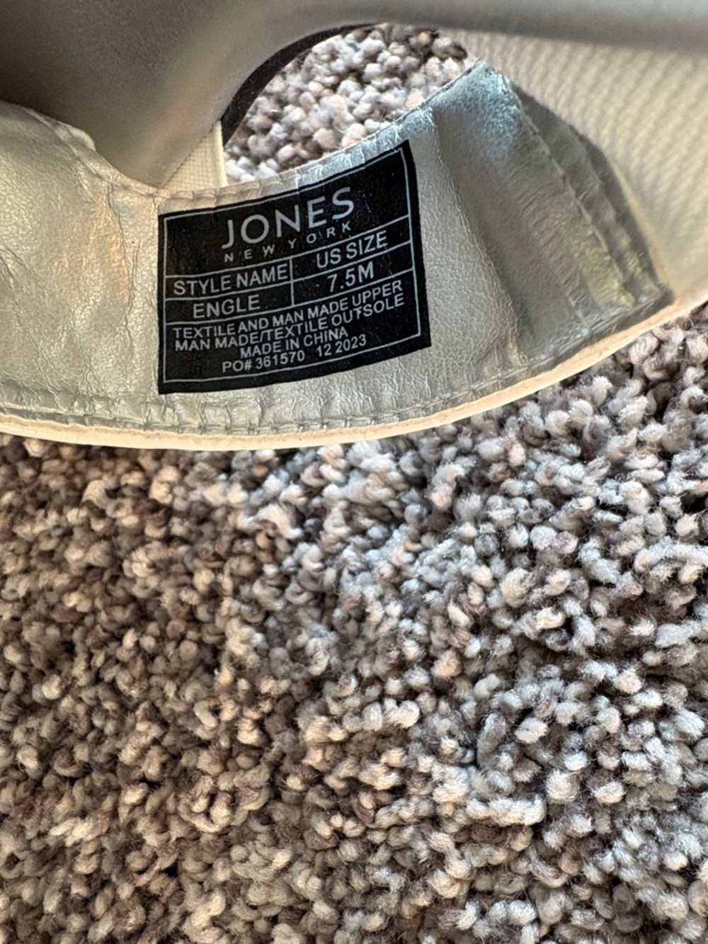 Jones New York White Slide Mules with Silver Triangle Accent - Picture 3 of 4